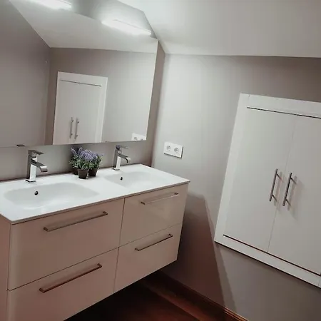 Gran Casa Pareada Con Piscina En Vigo. Playa: 9min ホテル 4*