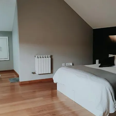Gran Casa Pareada Con Piscina En Vigo. Playa: 9min ホテル ヴィーゴ