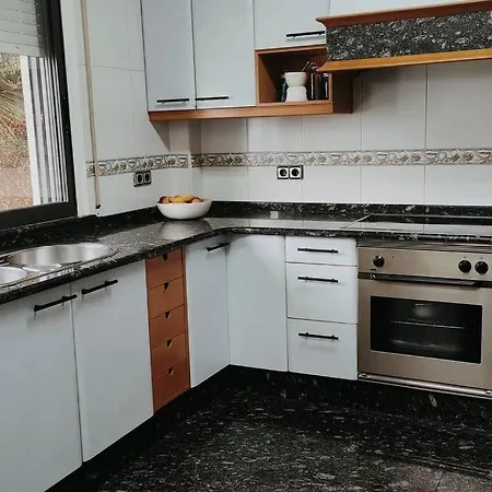 ホテル Gran Casa Pareada Con Piscina En Vigo. Playa: 9min