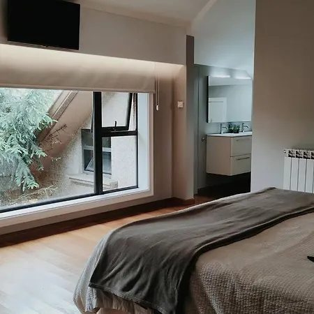 Gran Casa Pareada Con Piscina En Vigo. Playa: 9min 4* ヴィーゴ