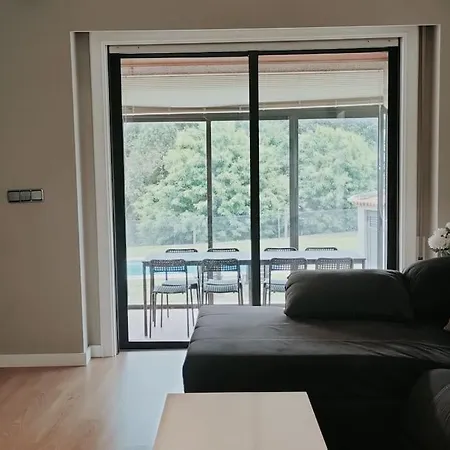 Gran Casa Pareada Con Piscina En Vigo. Playa: 9min 4* ヴィーゴ