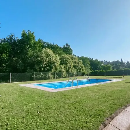 ホテル Gran Casa Pareada Con Piscina En Vigo. Playa: 9min 4*